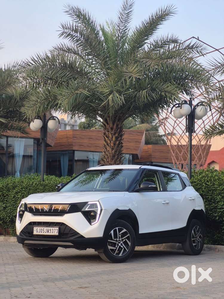 Mahindra Xuv 3xo Ax5 Pm Mt, 2026, Petrol
