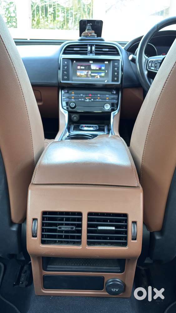 Jaguar Xe Portfolio, 2017, Petrol