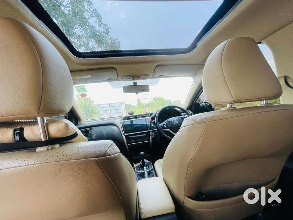 Honda City Petrol 2015 Sunroof, Push Button Start