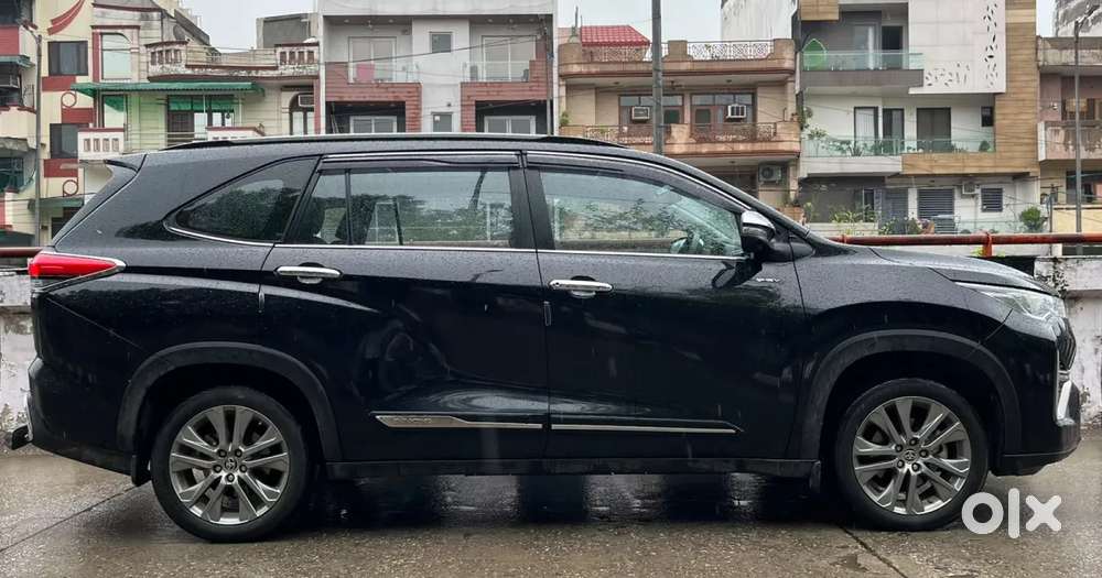Toyota Innova Hycross 2.0 Zx (o) Hybrid 7 Str, 2025, Petrol