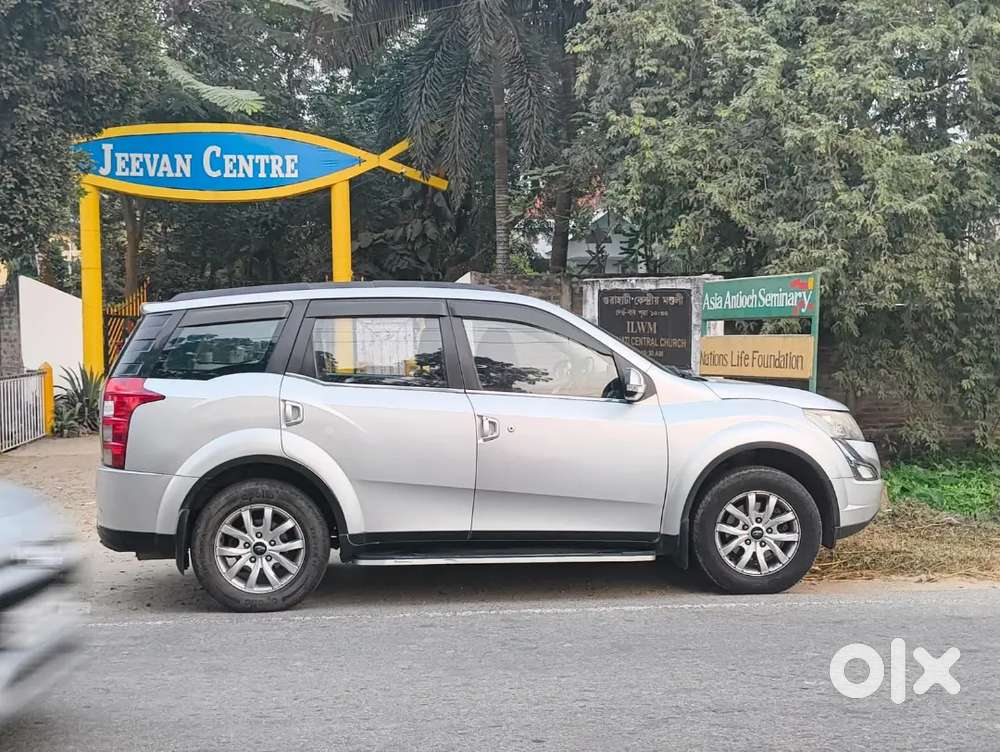 Mahindra Xuv500 W10 2016