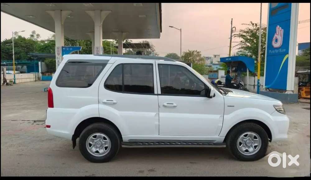 Tata Safari Storme 2015