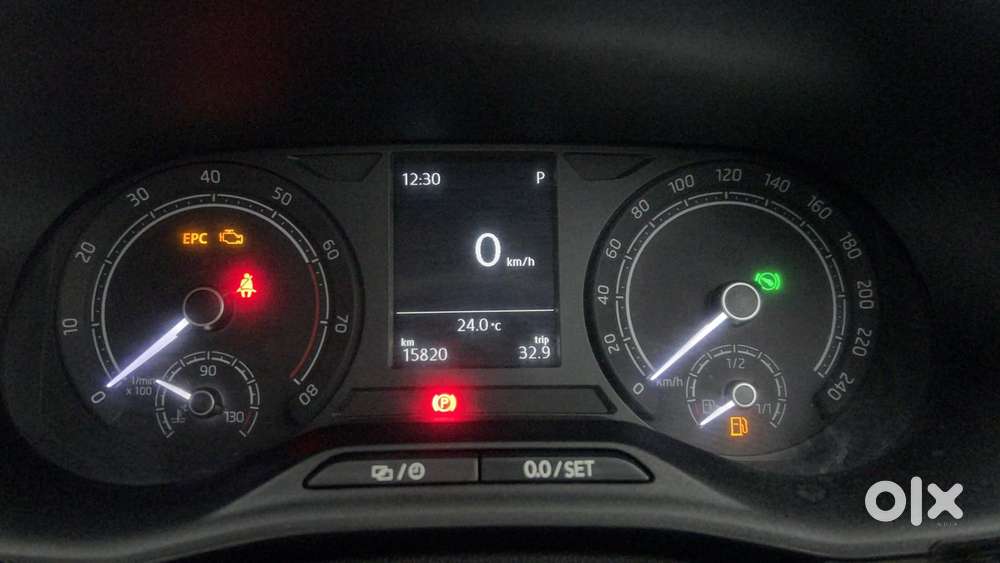 Skoda Slavia Ambition 1.0l Tsi At, 2022, Petrol