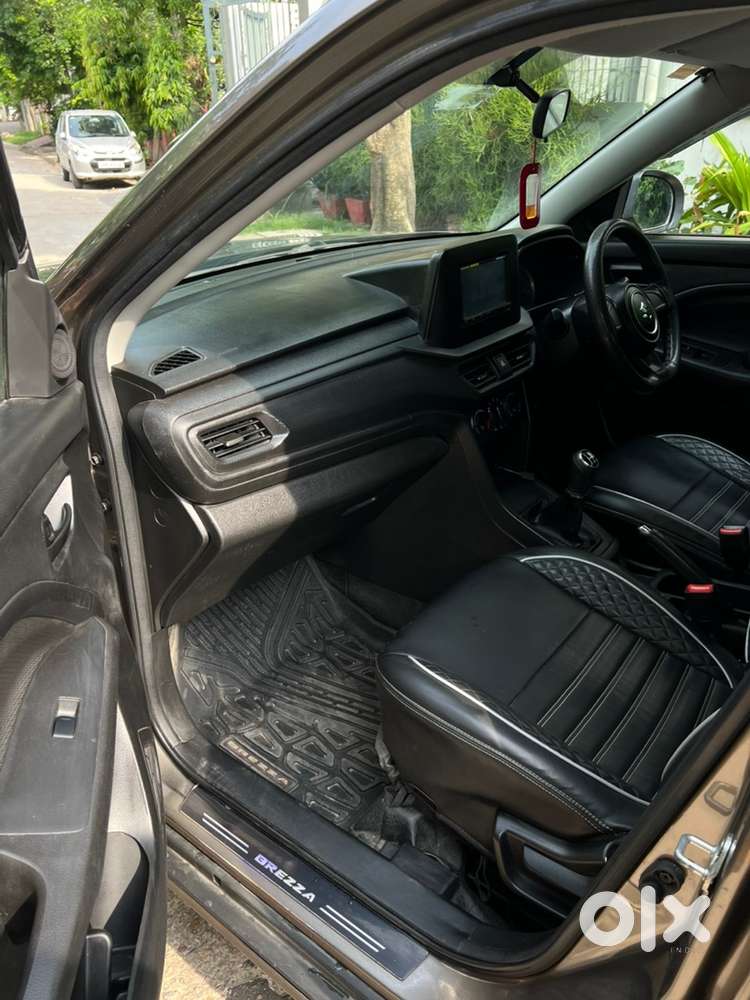 Brezza Lxi 2022 Petrol 100% Original Paint In Excellent Condition