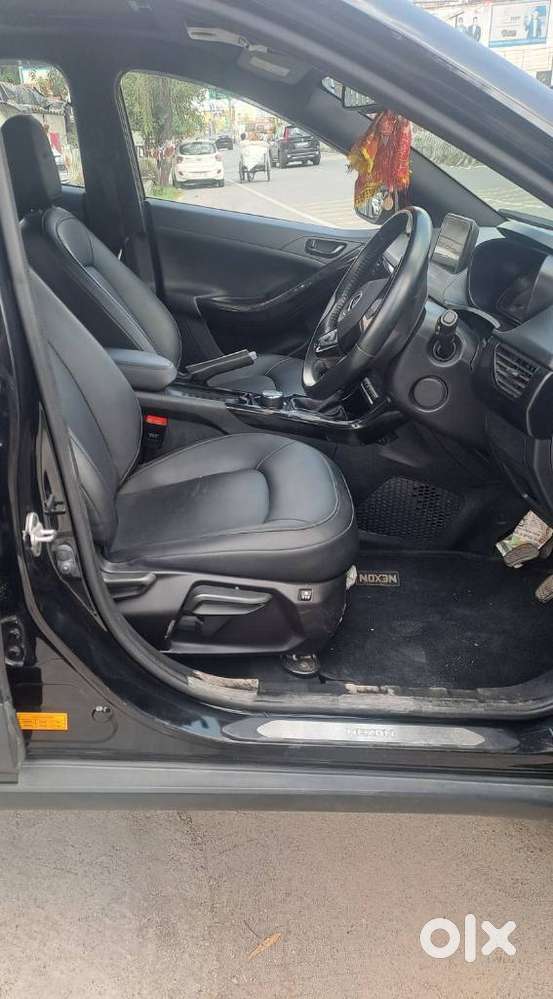 Tata Nexon Xz Plus Luxs, 2023, Petrol