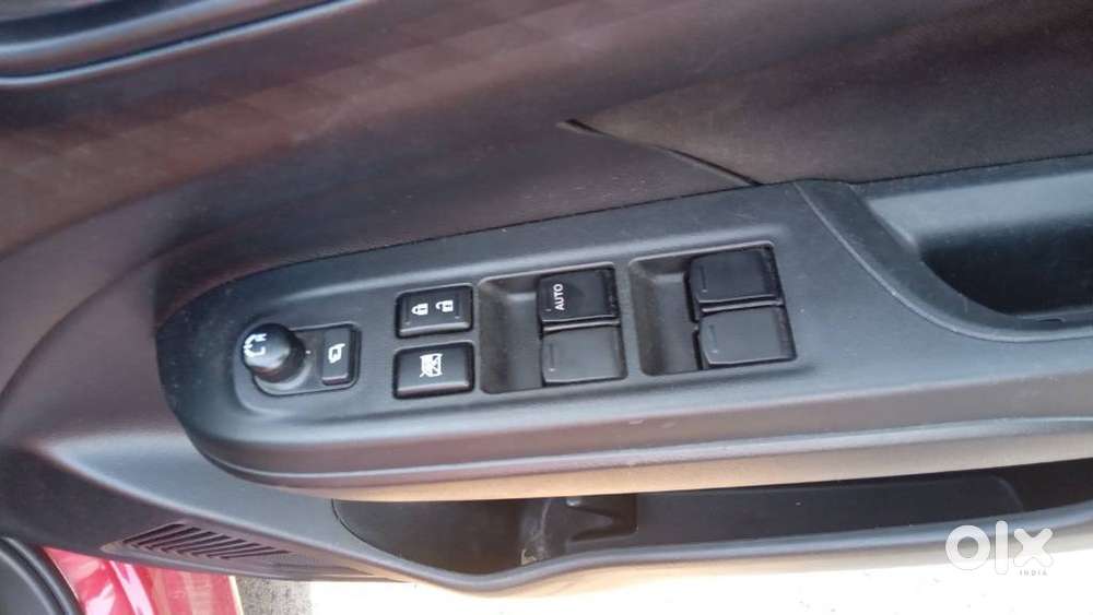 Maruti Suzuki New-gen Swift Vxi, 2024, Petrol