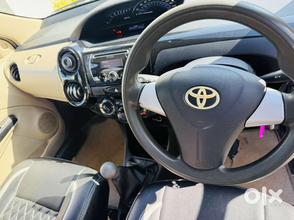 Toyota Etios Liva V Dual Tone, 2018, Petrol