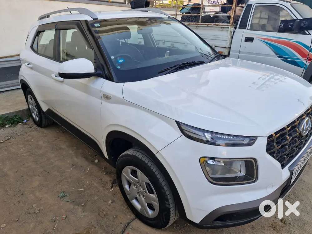 Hyundai Venue 2020 Petrol Well Maintained