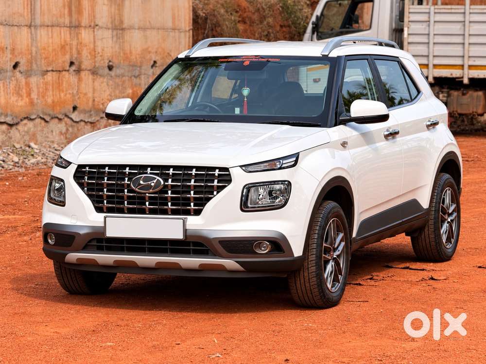 Hyundai Venue Petrol 2019 Only 30k Km Driven