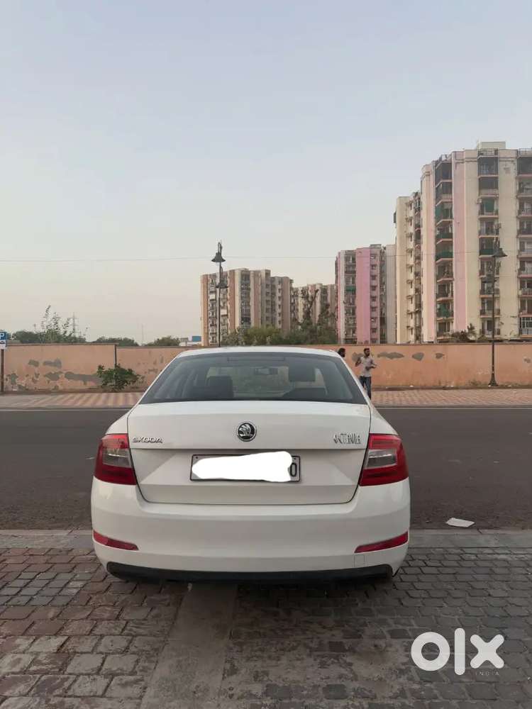 2015 Skoda Octavia 2.0 Tdi Ambition | 93,000 Km | 2nd Owner | Vip No.