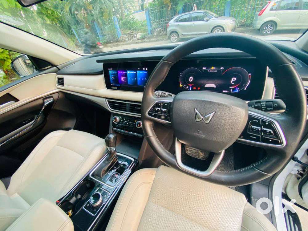 Mahindra Xuv700 2.0 Ax 7 Petrol At Luxury Pack Str, 2022, Petrol
