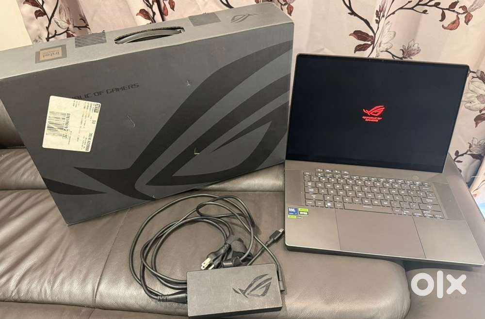 ASUS ROG Zephyrus G16  RTX 4070  Core Ultra 9  16GB  1TB