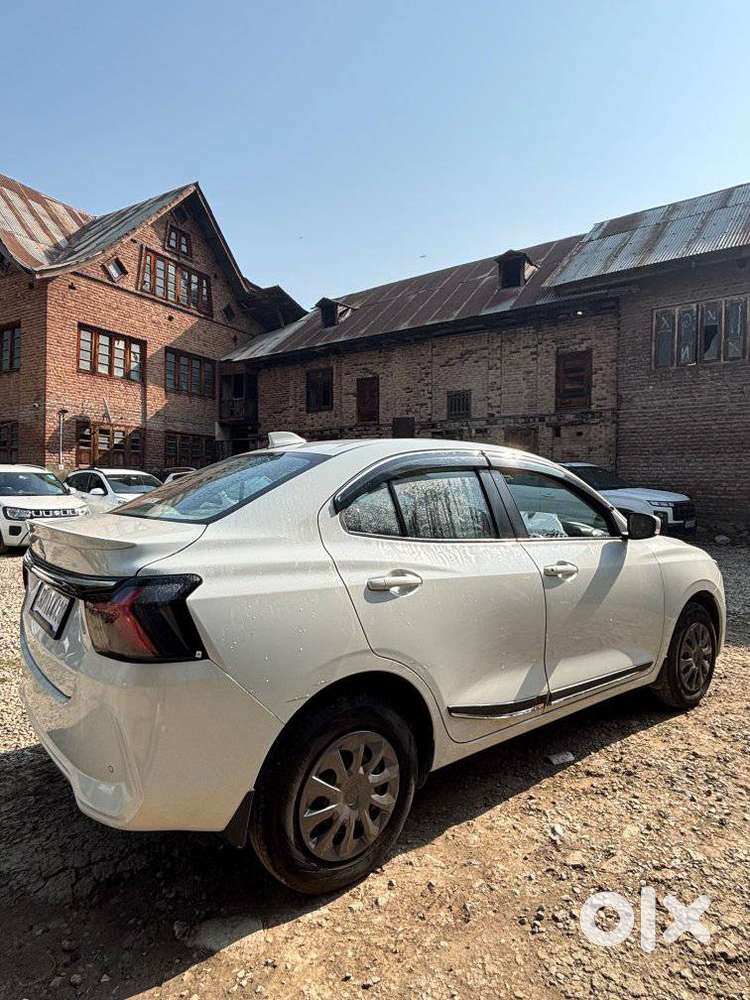 Maruti Suzuki Dzire 1.2 Vxi, 2025, Petrol
