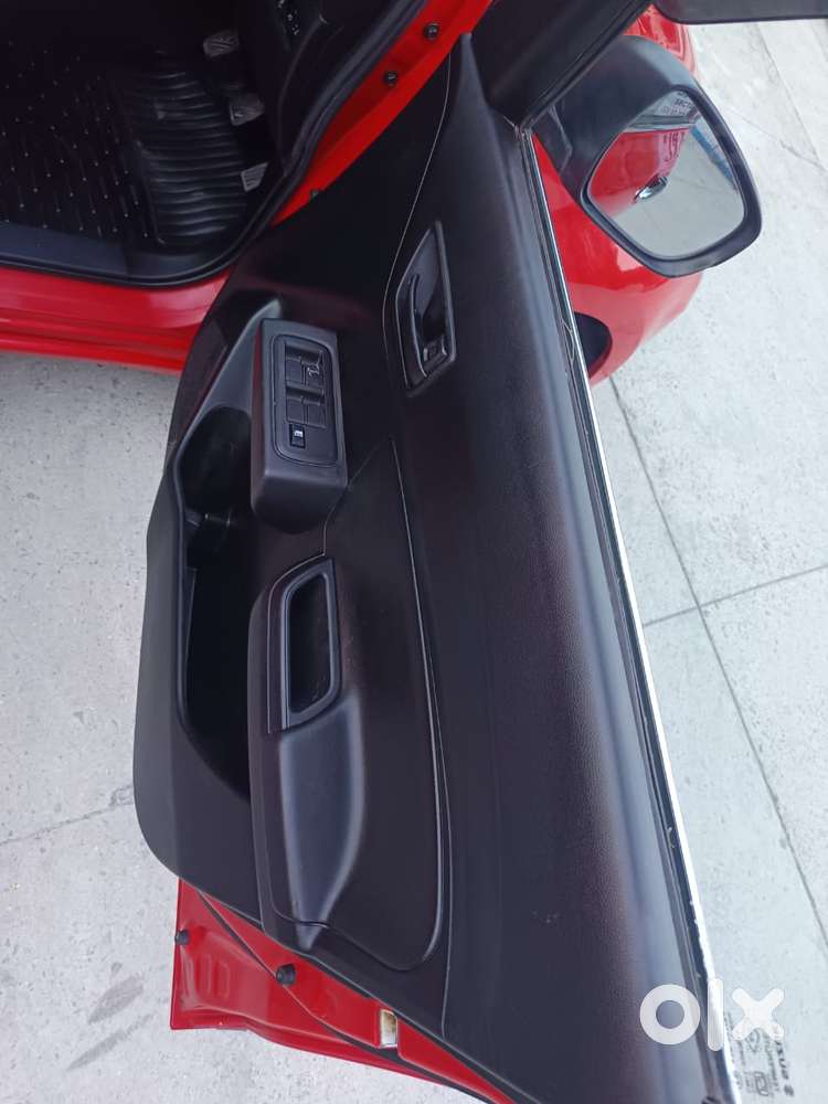 Maruti Suzuki Swift Lxi Optional-o, 2022, Petrol