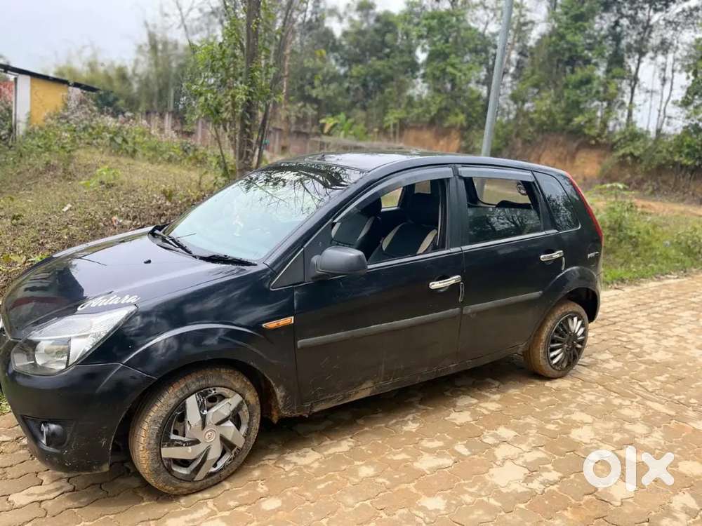 Ford Figo Zxi Petrol 2013