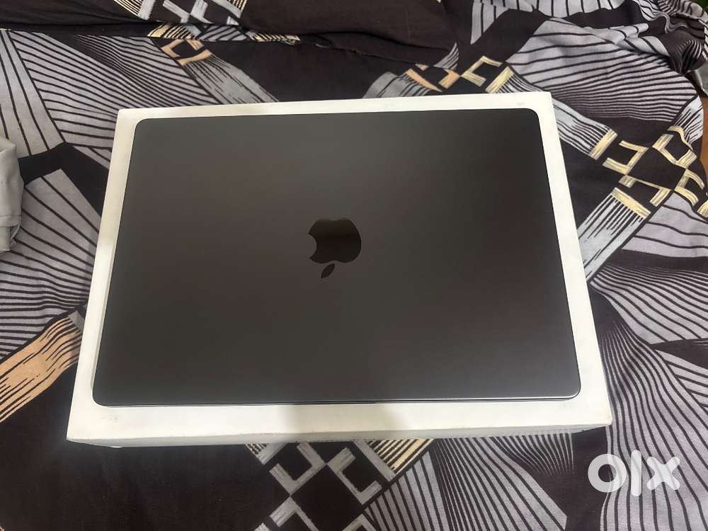 MacBook m5 pro 24gb ram 2tb storage