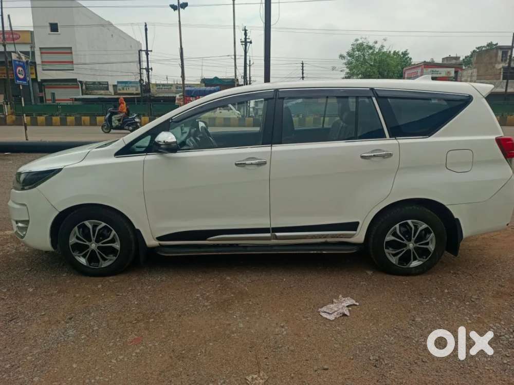 Toyota Innova Crysta [2020-ongoing] 2.4 Gx 8 Str, 2017, Diesel