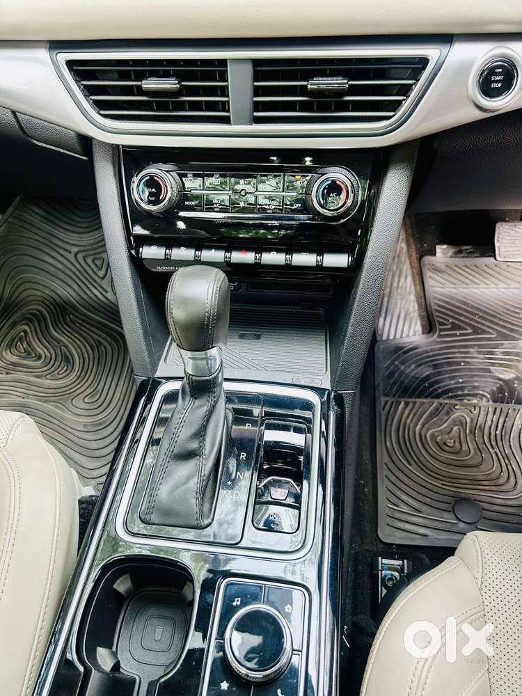 Mahindra Xuv700 2.0 Ax 7 Petrol At Luxury Pack Str, 2021, Petrol