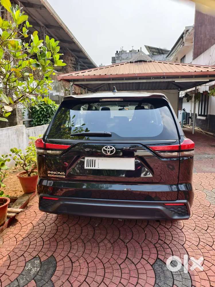 Toyota Innova Hycross 2024 Petrol Well Maintained