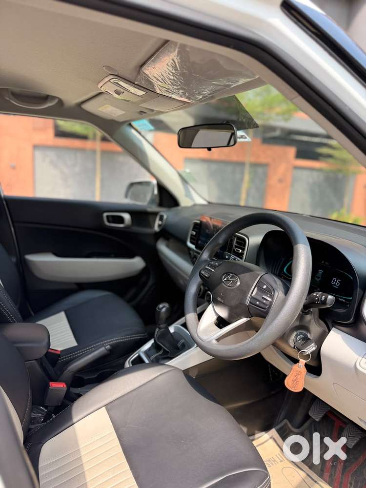 Hyundai Venue 1.2 S Plus, 2023, Petrol