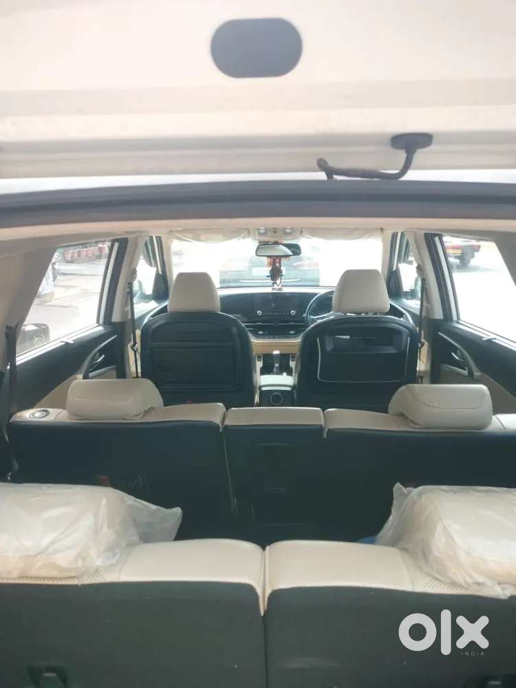 Kia Carens Luxury Top End Showroom Track