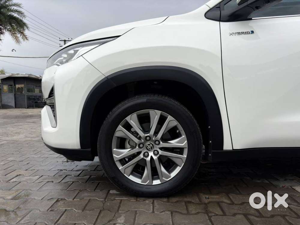 Toyota Innova Hycross 2.0 Zx (o) Hybrid 7 Str, 2023, Petrol