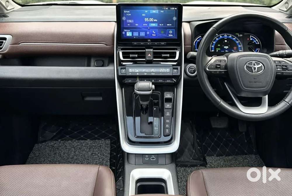 Toyota Innova Hycross 2.0 Zx (o) Hybrid 7 Str, 2025, Petrol
