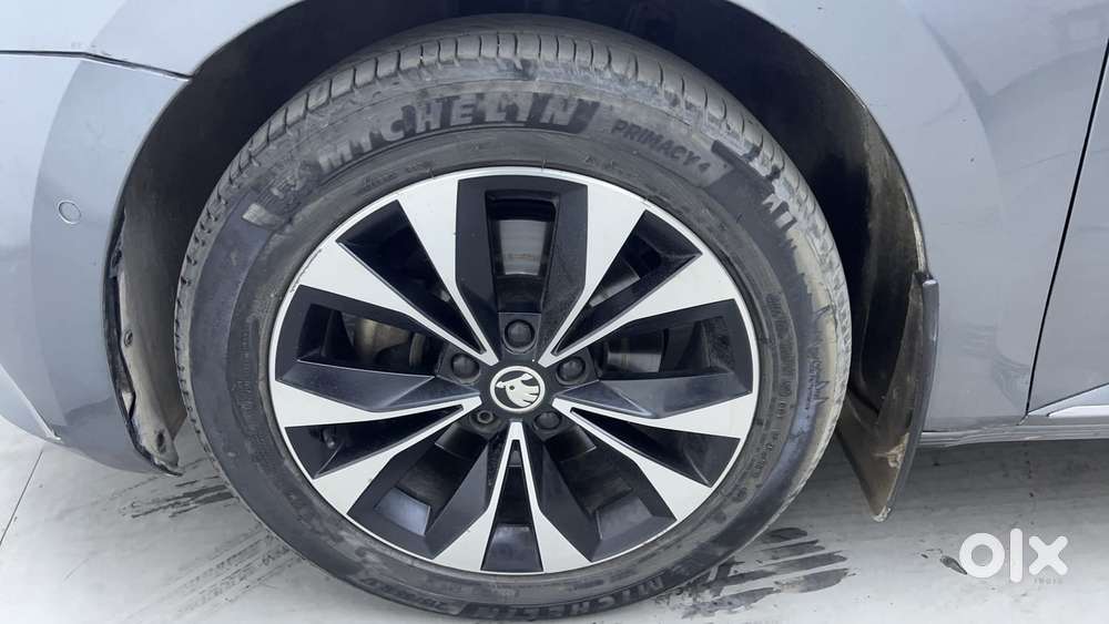 Skoda Superb L&k 1.8 Tsi At, 2022, Petrol