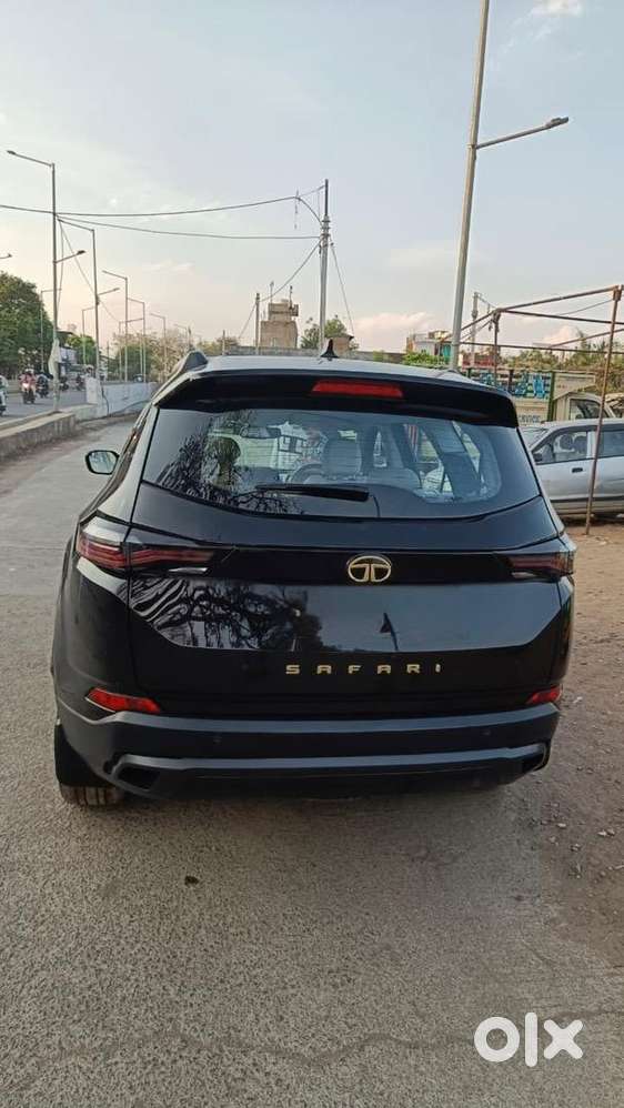 New Tata Safari Gold Xza+ Dark Edition