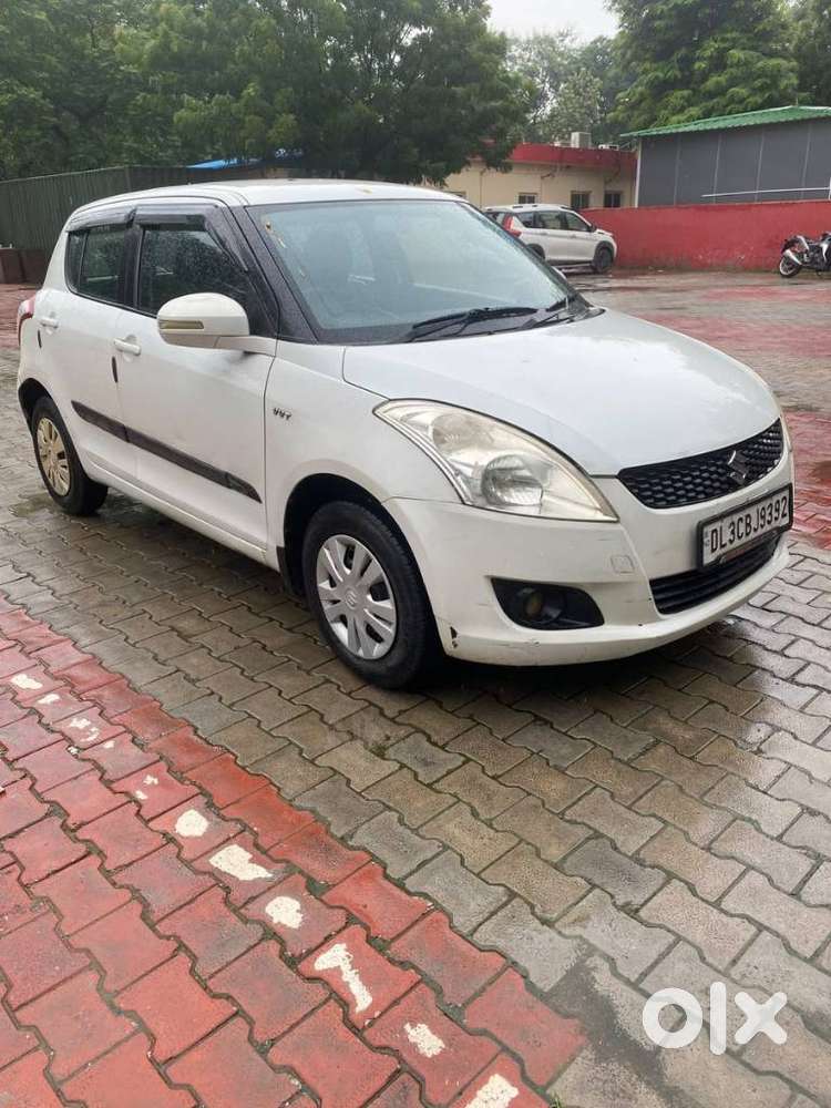 Maruti Suzuki Swift Vxi 1.2 Abs Bs-iv, 2012, Petrol