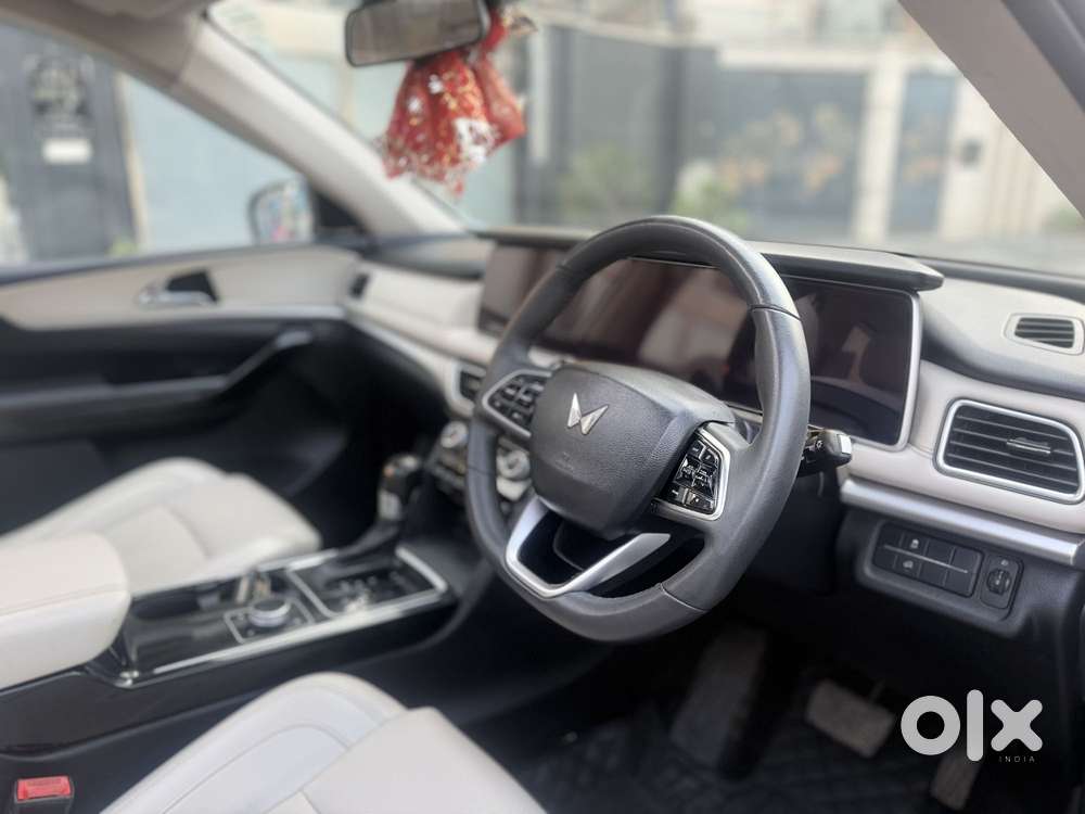 Mahindra Xuv700 2.2 Ax 7 Diesel At Luxury Pack Str, 2022, Diesel