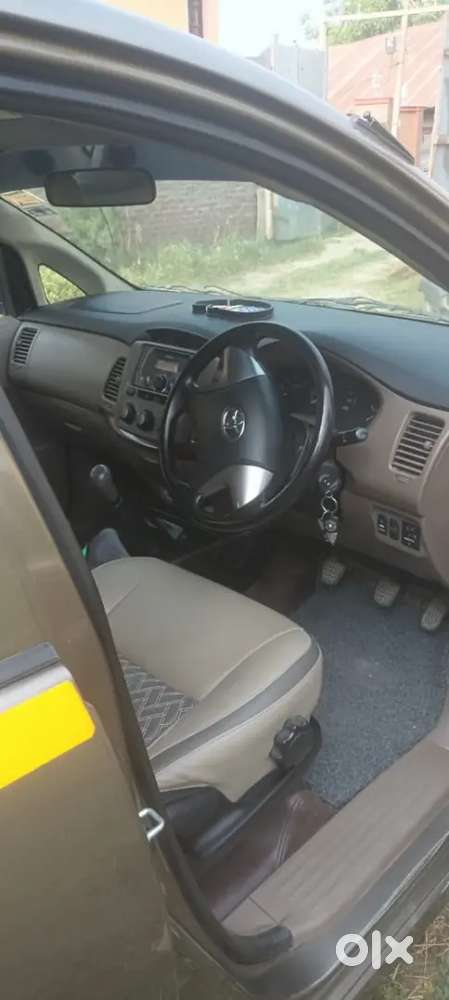 Toyota Innova 2015 Diesel Good Condition 73000km Run On Company Record