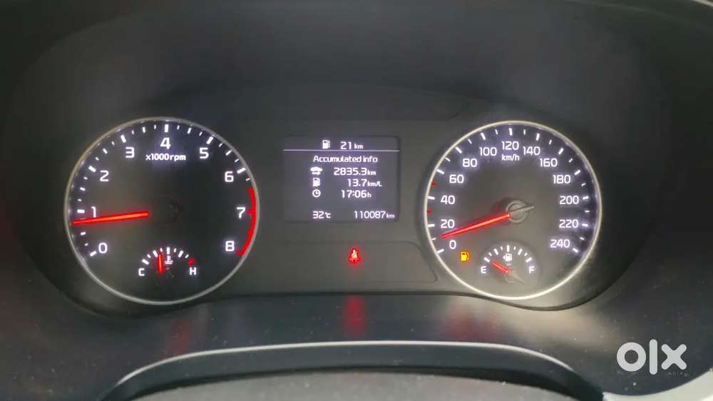 Kia Seltos Petrol 2023 Showroom Track Service
