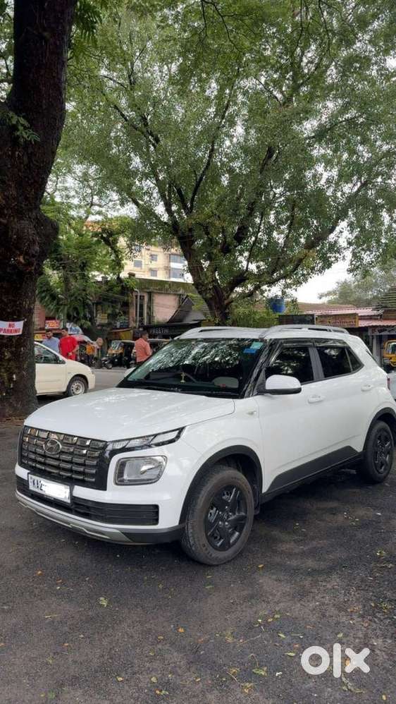 Hyundai Venue Petrol 2024