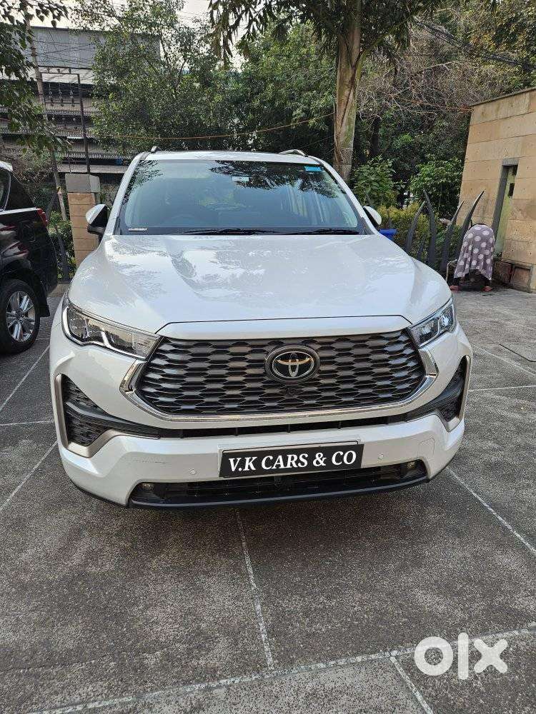 Toyota Innova Hycross 2.0 Zx Hybrid 7 Str, 2024, Petrol