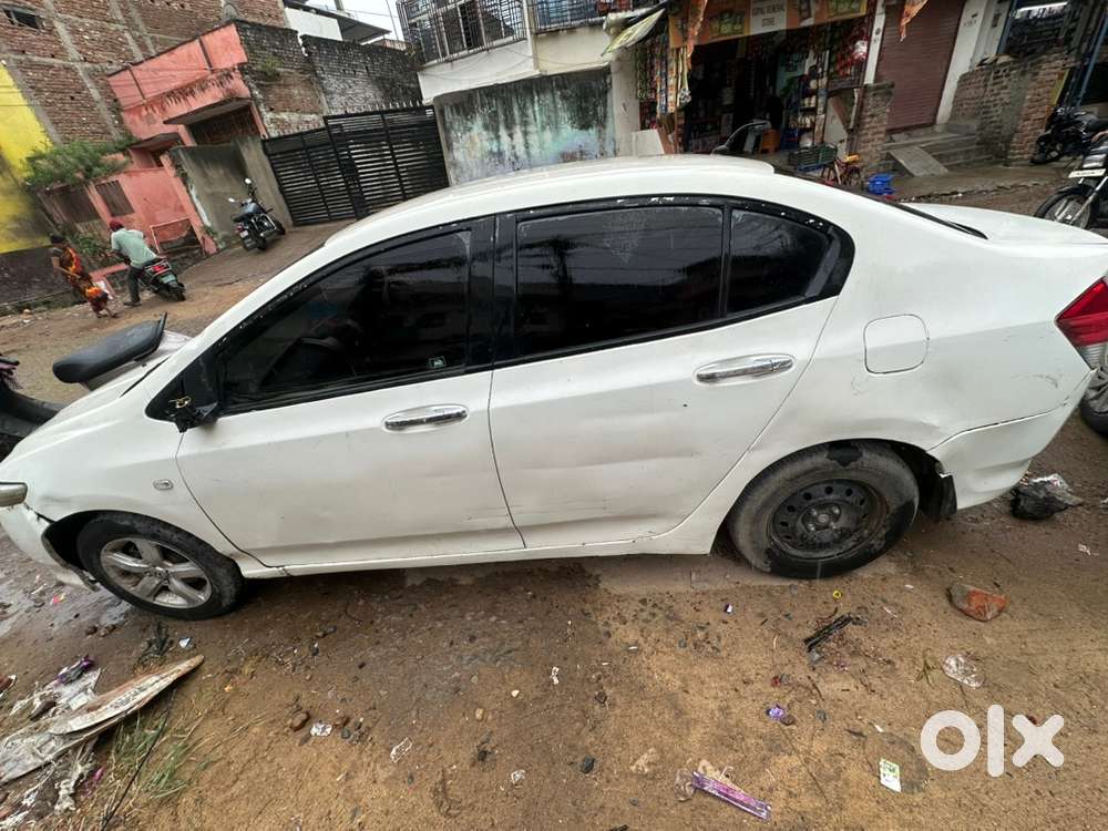 Honda City V At 2011 Km Driven