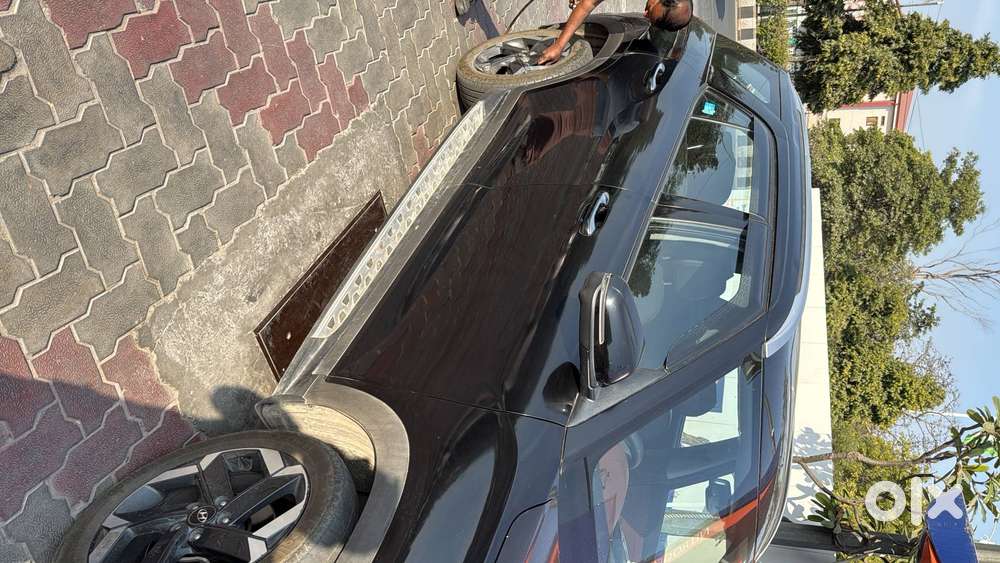 Hyundai Alcazar Black Top Model Petrol