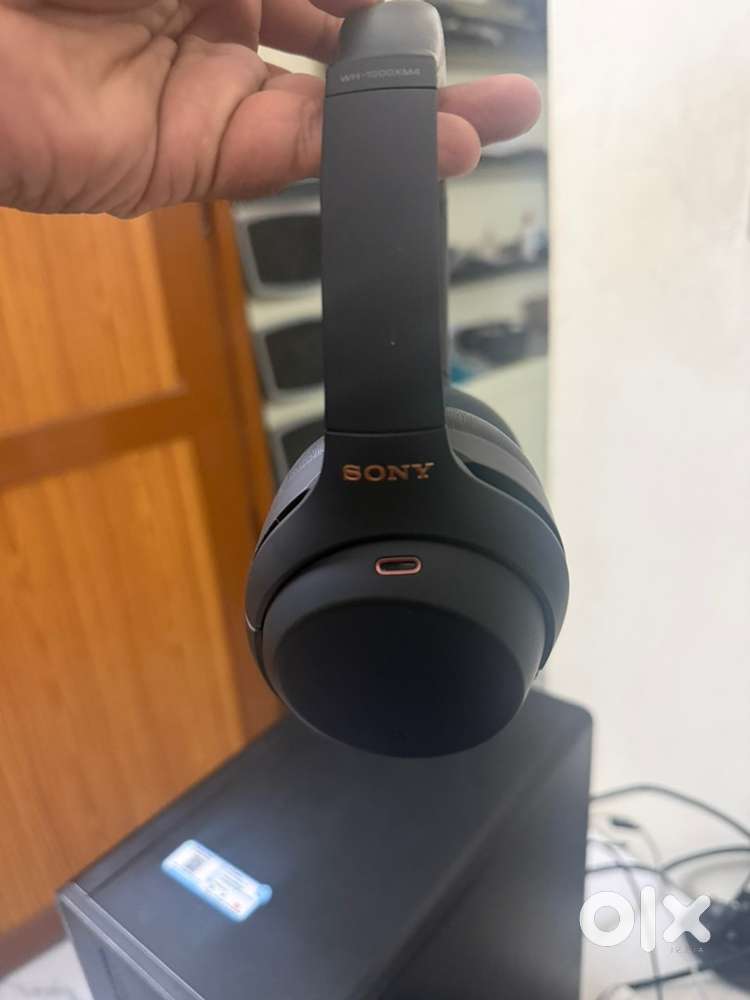 Sony WH-1000XM4 Wireless Noise Cancelling Headphones &ndash; Like New