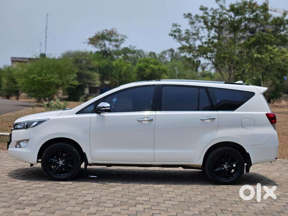 Toyota Innova Crysta 2.4 V 8 Str, 2017, Diesel