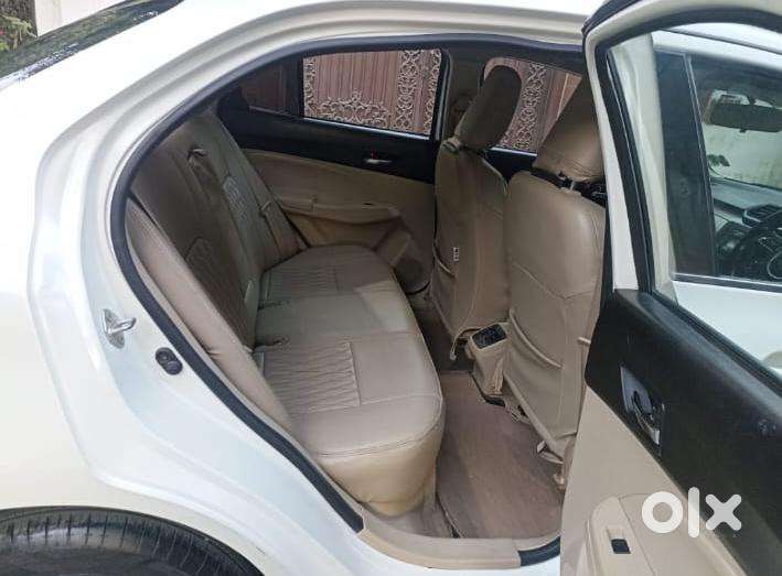 Maruti Suzuki Swift Dzire Amt Zxi Plus, 2017, Petrol