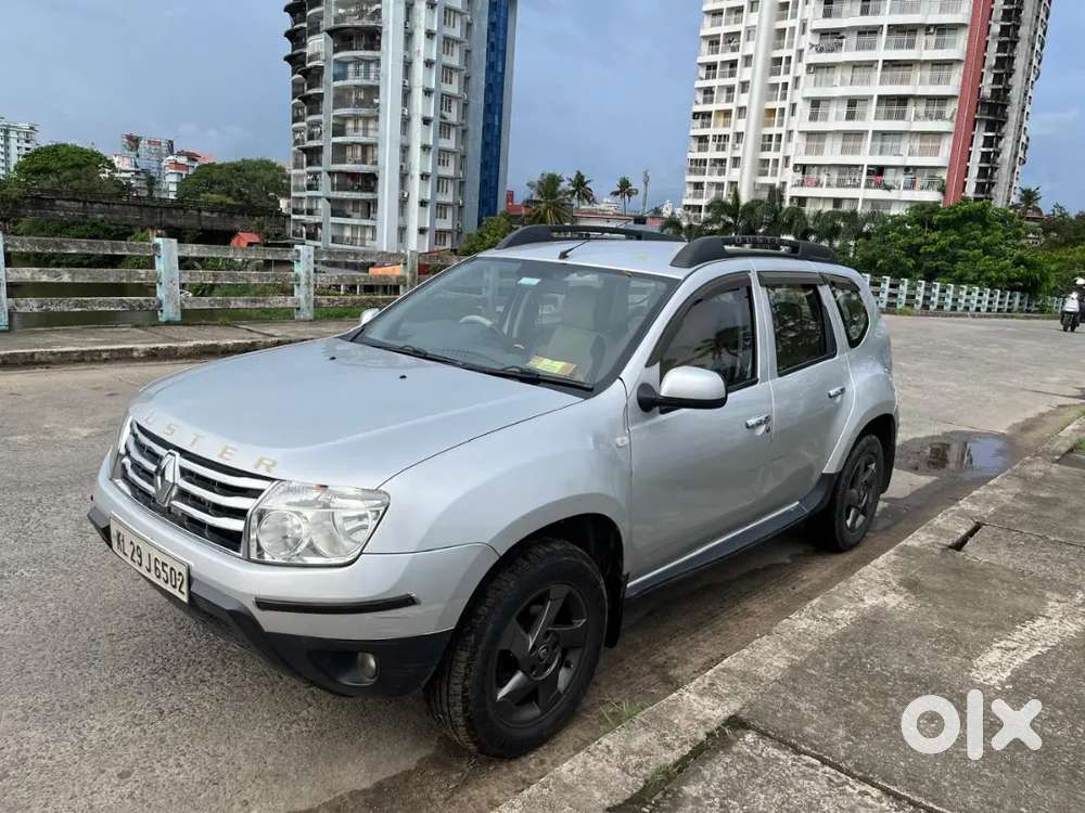 Renault Duster 2015 Showroom Service