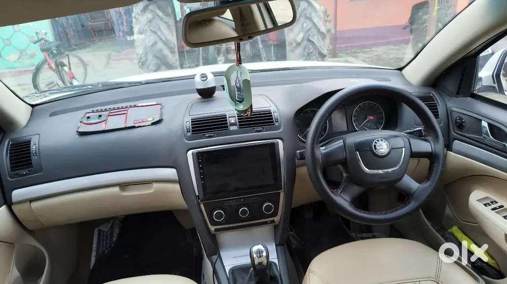 Skoda Laura Active Tsi 2011