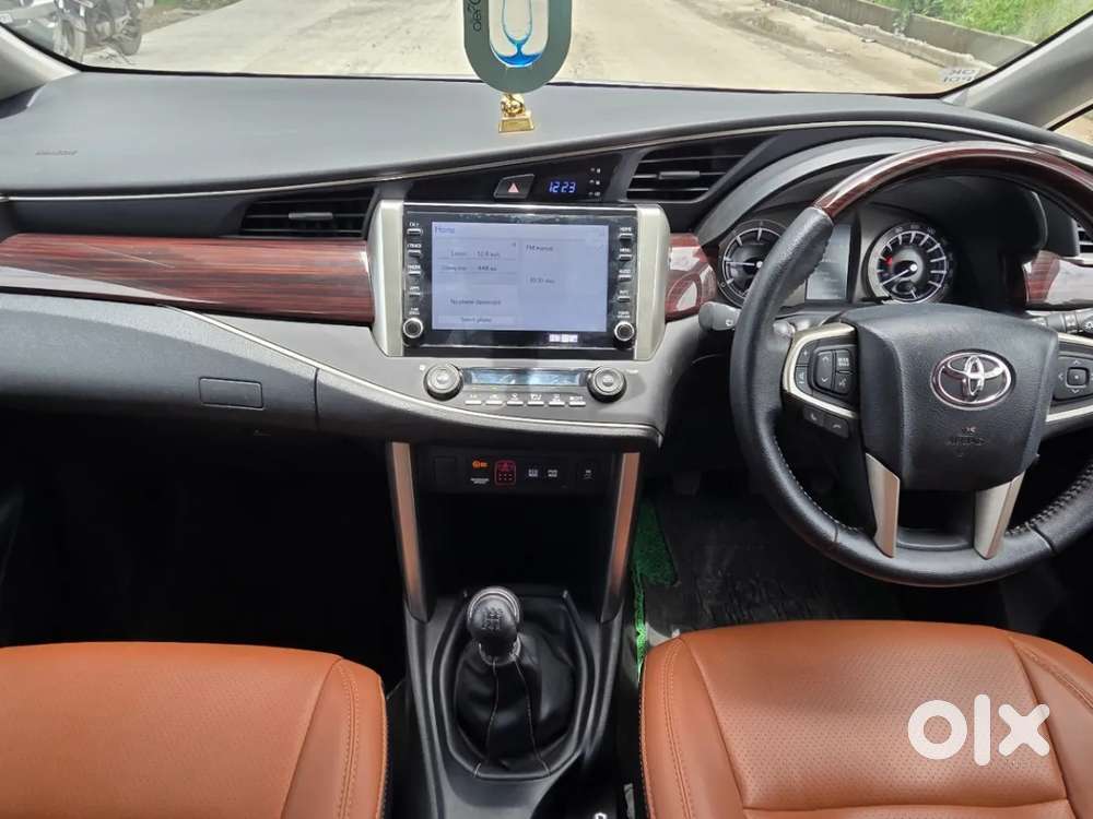 Toyota Innova Crysta [2020-ongoing] 2.4 Vx 8 Str, 2025, Diesel