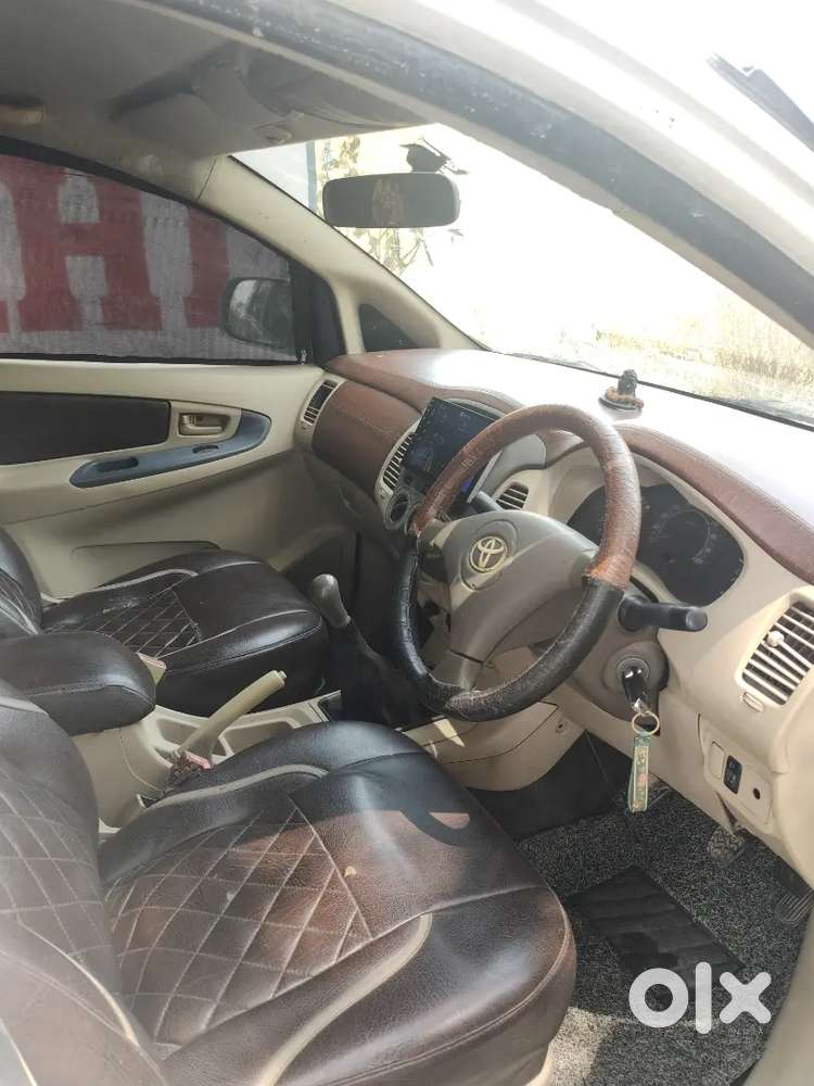 Toyota Innova 2015