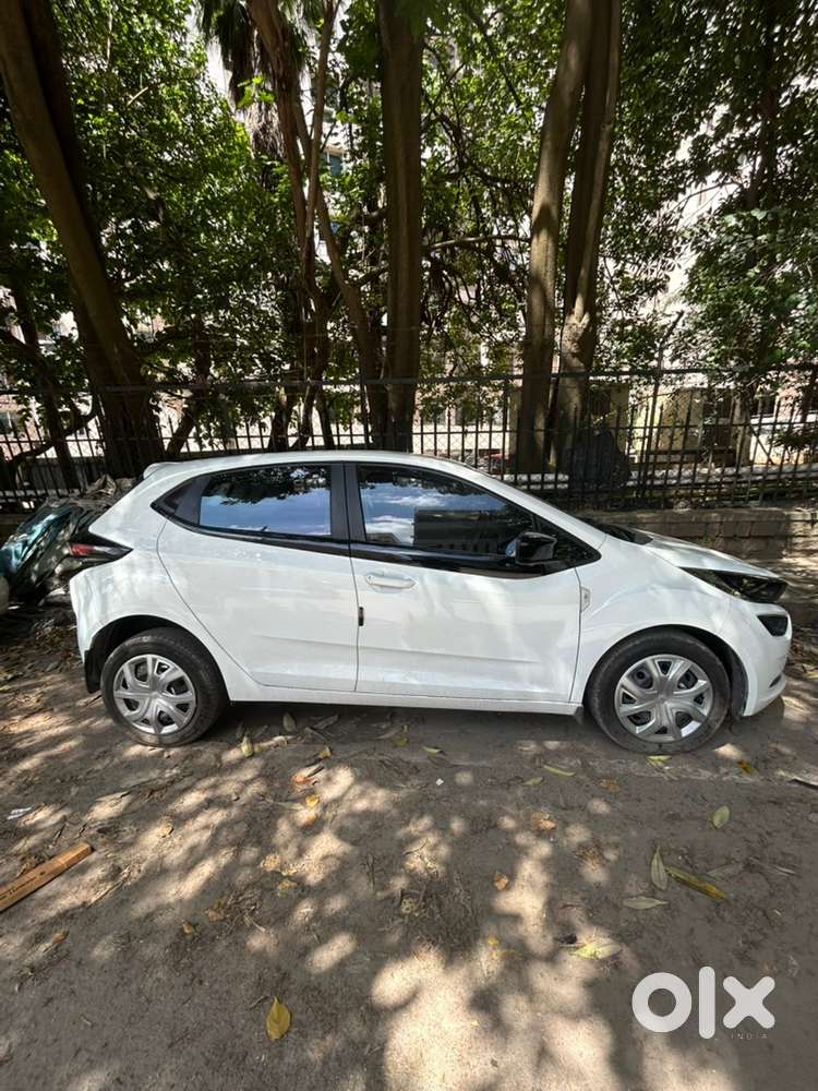 Tata Altroz Petrol 2024