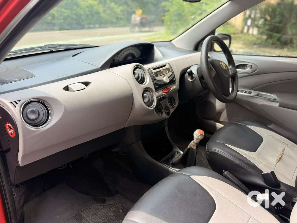 Toyota Etios V, 2011, Petrol