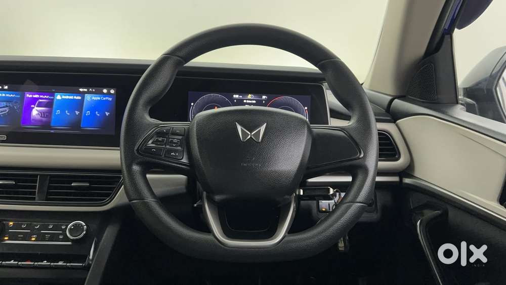 Mahindra Xuv700 2.0 Ax 5 Petrol Mt 7 Str, 2022, Petrol