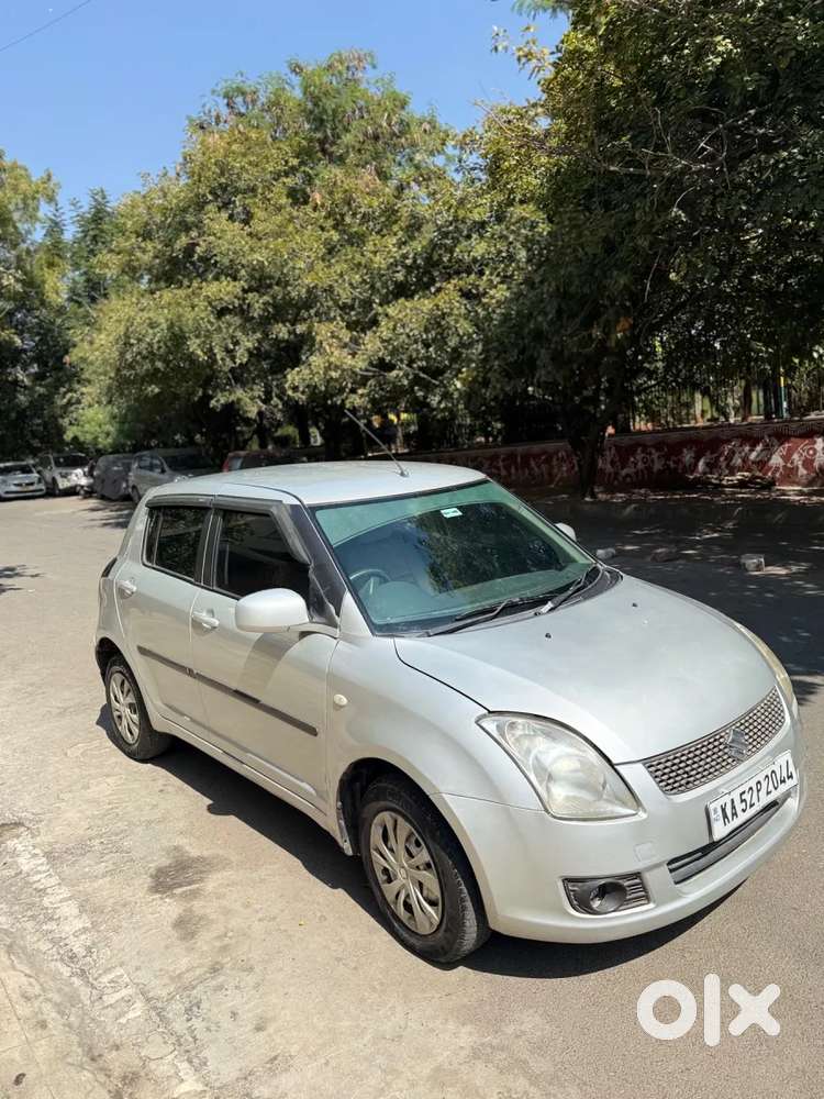 Maruti Suzuki Swift Lxi Bsiv, 2010, Petrol