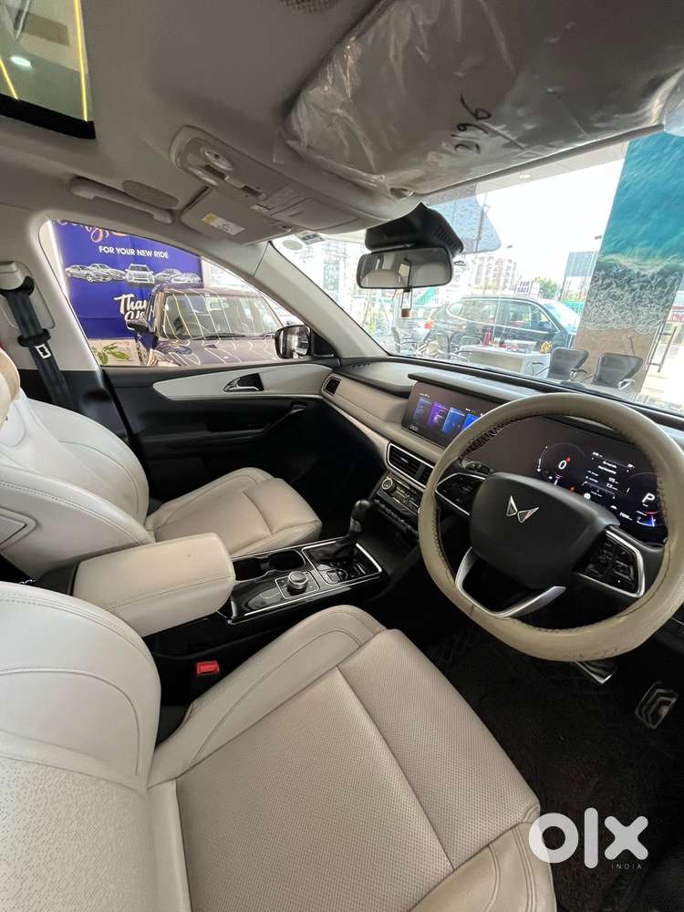 Mahindra Xuv700 Ax7l 6 Str At, 2021, Diesel