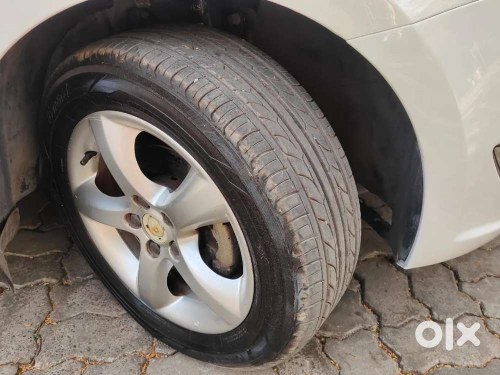 Skoda Rapid Elegance Plus 2012
